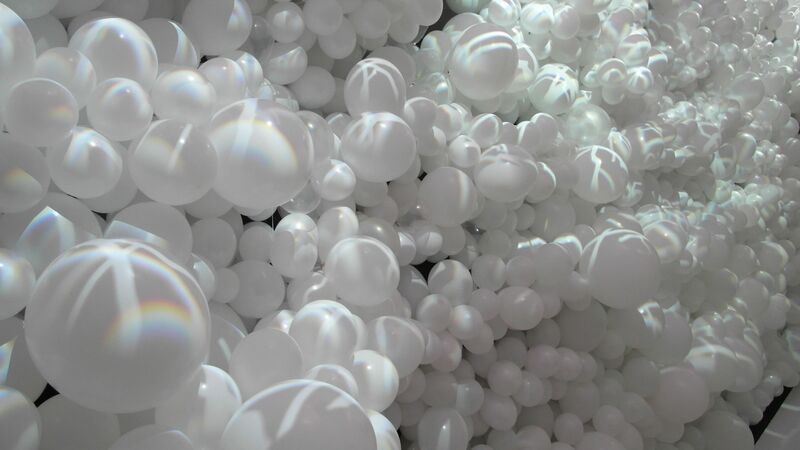 modern black and white wedding decor