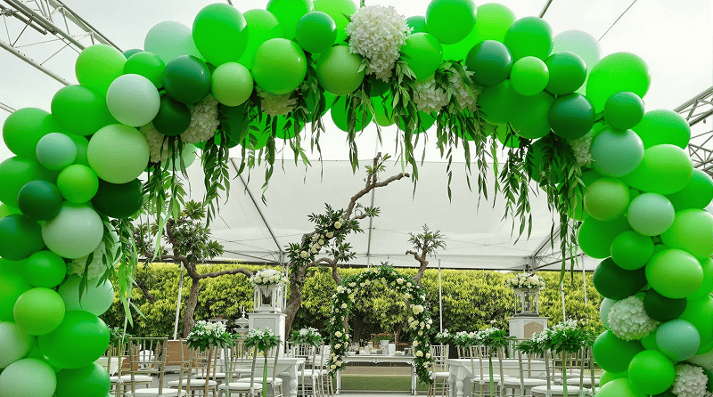 emerald wedding decor ideas