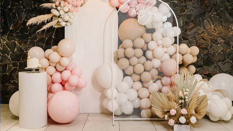 minimal wedding decor
