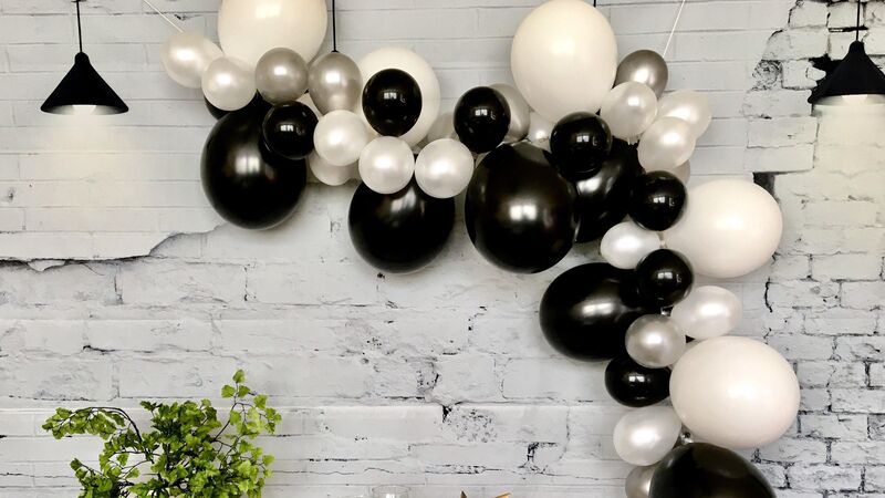 black and white wedding decor